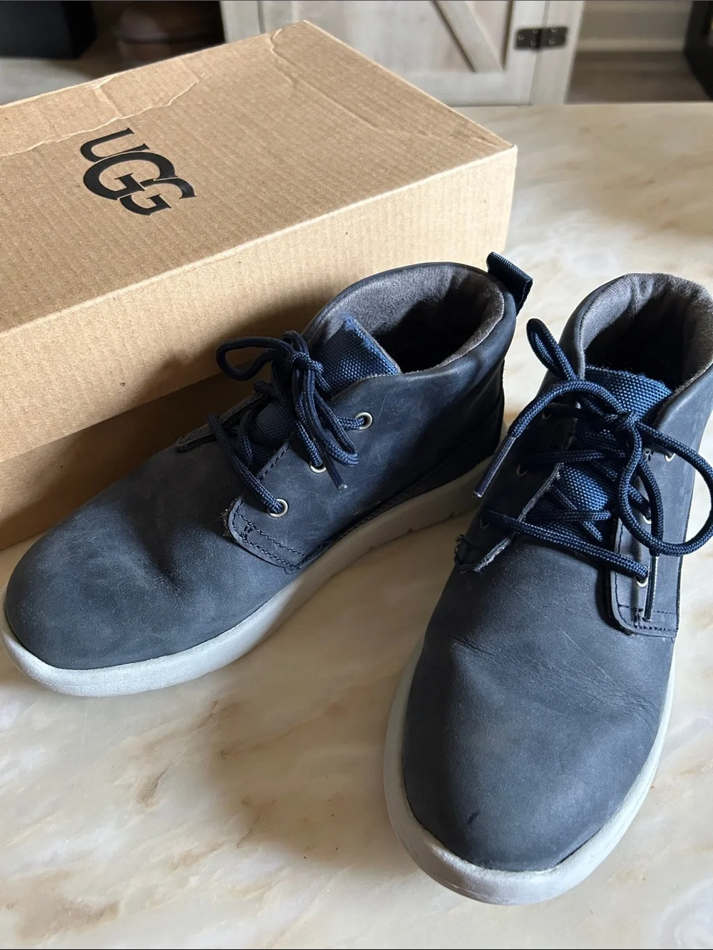 Uggs Kids Boys Canoe Mid-Top Waterproof Indigo Blue Leather Chukka Boots Size 13